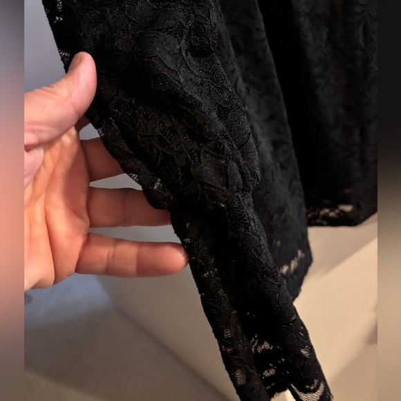 Lace mock neck top with camisole - Picture 2 of 6